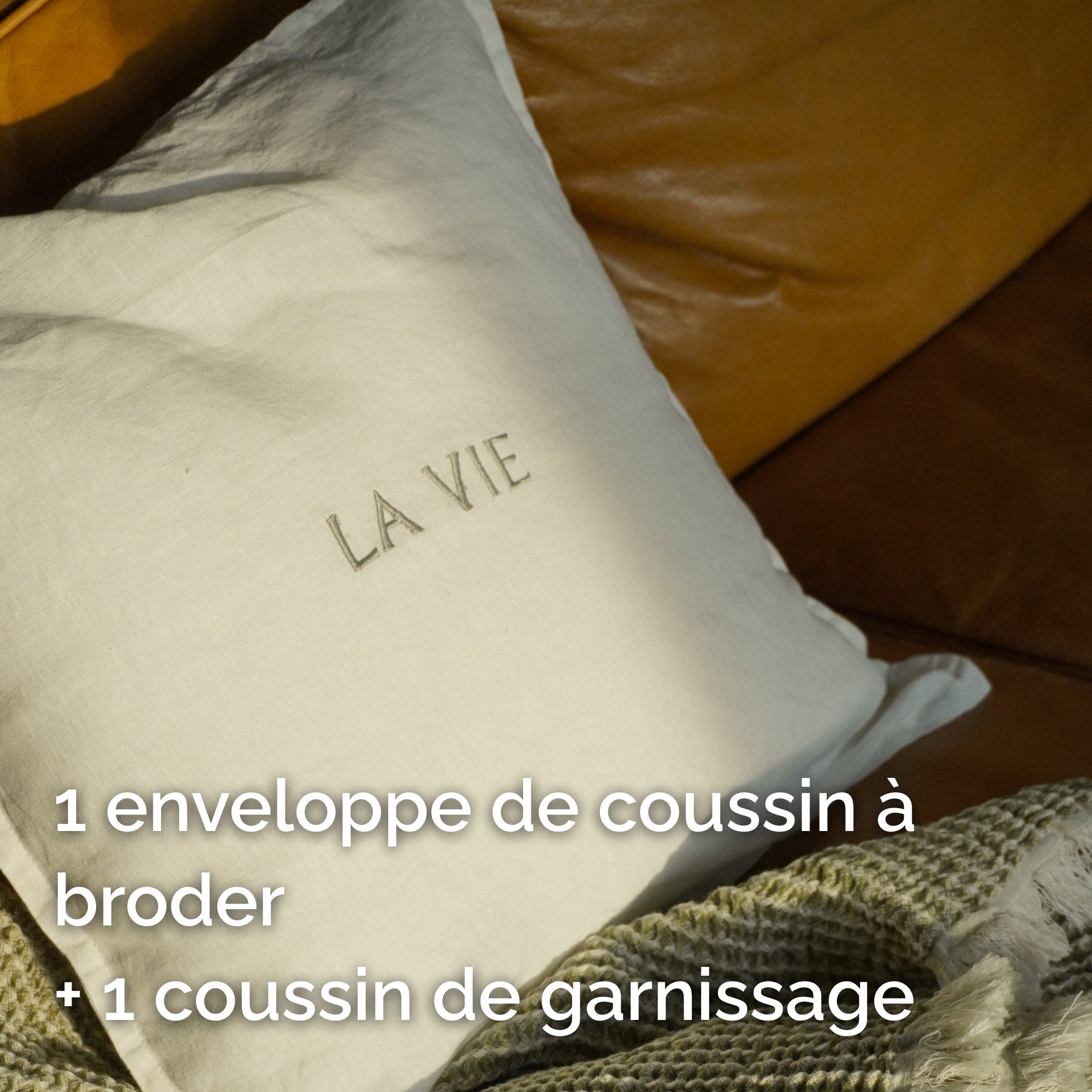 1 Enveloppe coussin en lin brodée + 1 intérieur de coussin